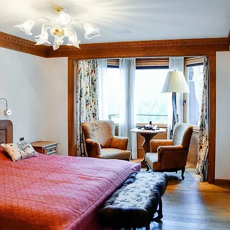 Collina Luxury For 8 People, View, Balconies, Wifi, Tv, Free Parking Dom wakacyjny Sankt Moritz