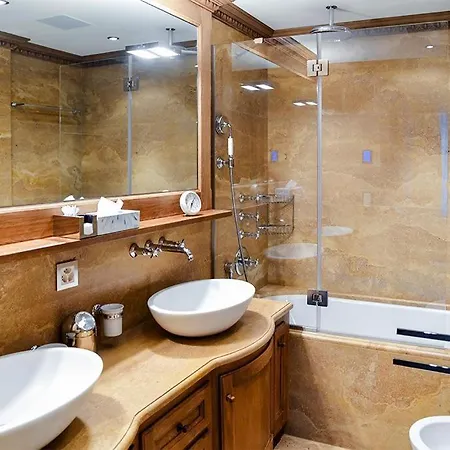 Collina Luxury For 8 People, View, Balconies, Wifi, Tv, Free Parking 度假居 圣莫里茨
